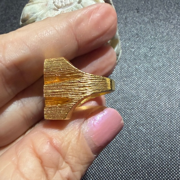 Iconic 1969 Robert Indiana Gold-Tone Love Sculptural Pop Art Ring Size 4.25 (1) - Picture 6 of 8